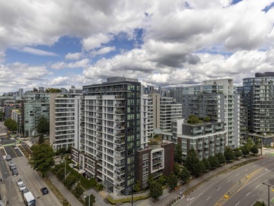 Perched on the coveted NW comer of the sub-penthouse level, this - photo 22