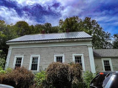 Investor opportunity! Restore this classic Colonial to its - photo 3