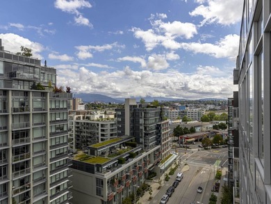 Perched on the coveted NW comer of the sub-penthouse level, this - photo 24