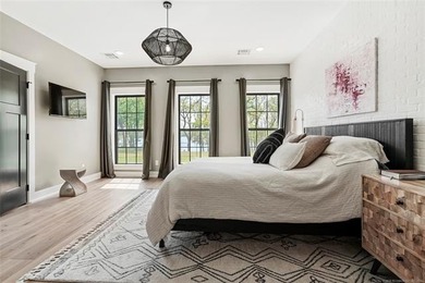 Welcome to your luxurious lakeside retreat in Sunset Shores, a - photo 24