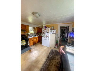 Investor opportunity! Restore this classic Colonial to its - photo 7