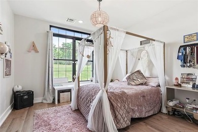 Welcome to your luxurious lakeside retreat in Sunset Shores, a - photo 31