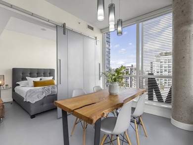Perched on the coveted NW comer of the sub-penthouse level, this - photo 32