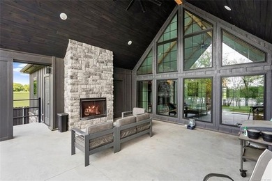 Welcome to your luxurious lakeside retreat in Sunset Shores, a - photo 39