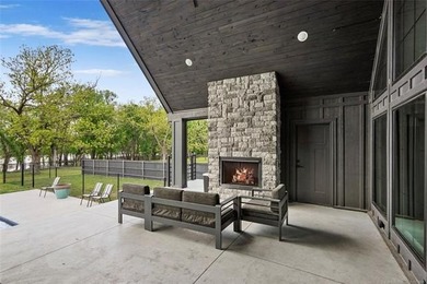 Welcome to your luxurious lakeside retreat in Sunset Shores, a - photo 40