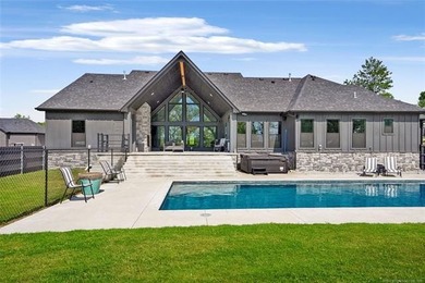 Welcome to your luxurious lakeside retreat in Sunset Shores, a - photo 44
