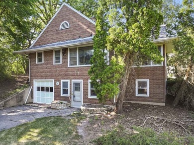Browns Lake Home For Sale in Burlington Wisconsin