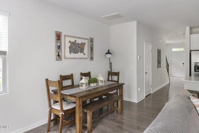Location and curb appeal, this 'just like new' well maintained - photo 11
