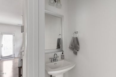 Location and curb appeal, this 'just like new' well maintained - photo 17