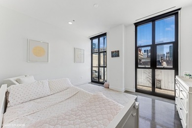 A Private West Loop Residence Designed for Those Who Expect More - photo 12