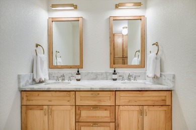 BERMUDA BUNGALOW IN SUNRISE BEACH! Tucked beneath a beautiful - photo 13