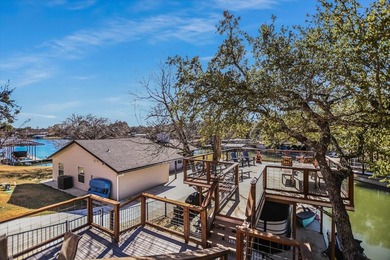 BERMUDA BUNGALOW IN SUNRISE BEACH! Tucked beneath a beautiful - photo 16