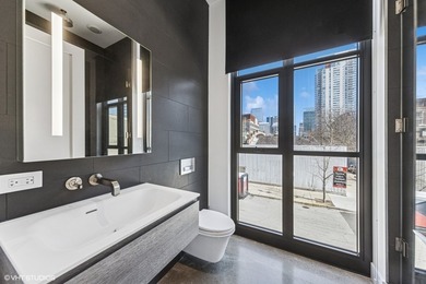 A Private West Loop Residence Designed for Those Who Expect More - photo 17
