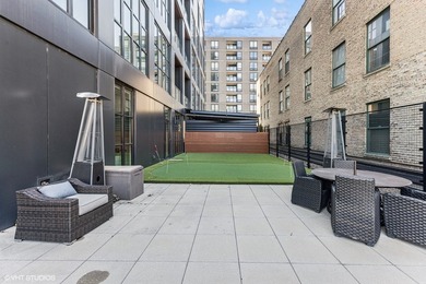 A Private West Loop Residence Designed for Those Who Expect More - photo 21