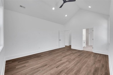 Stunning New Craftsman Construction - Main Level Living at its - photo 21