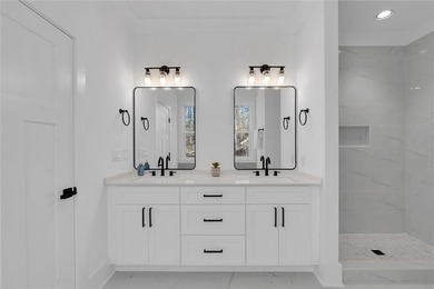 Stunning New Craftsman Construction - Main Level Living at its - photo 23
