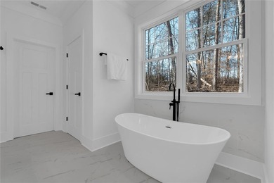 Stunning New Craftsman Construction - Main Level Living at its - photo 24