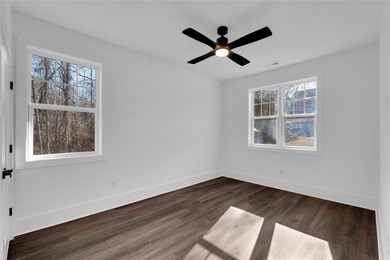 Stunning New Craftsman Construction - Main Level Living at its - photo 27