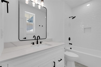 Stunning New Craftsman Construction - Main Level Living at its - photo 28