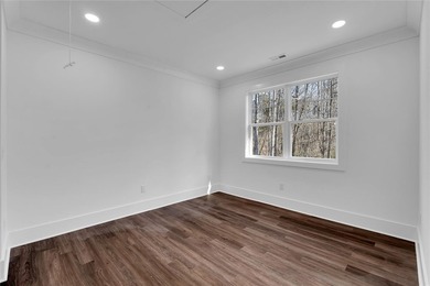 Stunning New Craftsman Construction - Main Level Living at its - photo 30