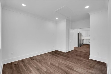 Stunning New Craftsman Construction - Main Level Living at its - photo 31