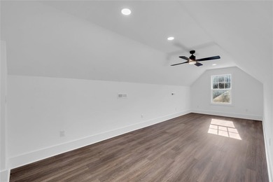 Stunning New Craftsman Construction - Main Level Living at its - photo 35