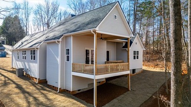 Stunning New Craftsman Construction - Main Level Living at its - photo 40