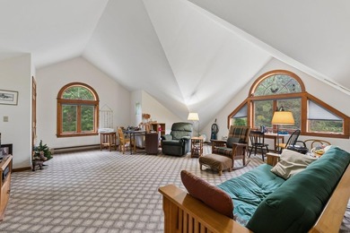 Bright, sun-filled second floor condo in Manchester, ME - 1,800 - photo 5