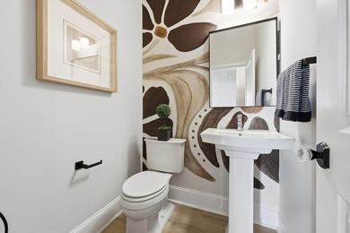 Immaculate, light-filled home on a desirable corner lot - warm - photo 13