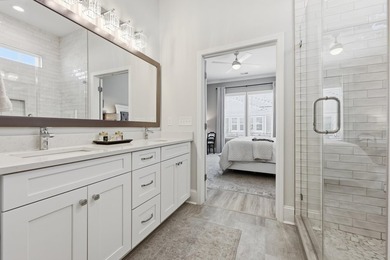 Immaculate, light-filled home on a desirable corner lot - warm - photo 20