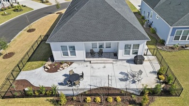 Immaculate, light-filled home on a desirable corner lot - warm - photo 28
