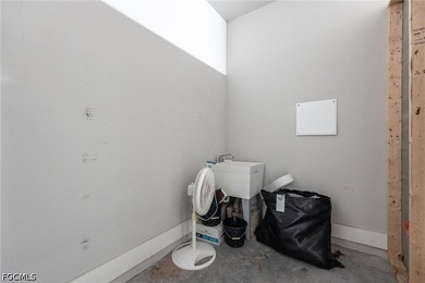 Welcome to this beautifully maintained 3-bedroom plus den heated - photo 31