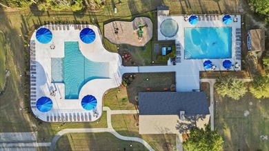 Immaculate, light-filled home on a desirable corner lot - warm - photo 34