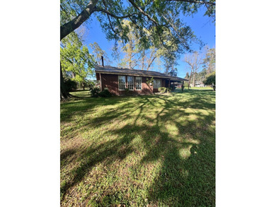 A welcoming 2-bedroom, 1.5bath home in the quiet Meadowbrook - photo 3