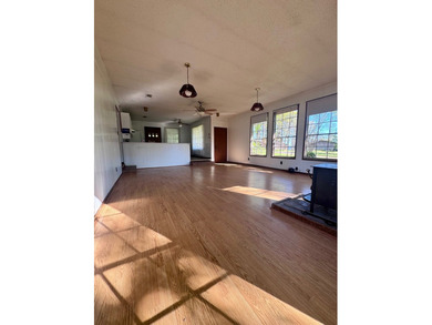 A welcoming 2-bedroom, 1.5bath home in the quiet Meadowbrook - photo 6