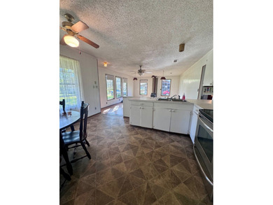 A welcoming 2-bedroom, 1.5bath home in the quiet Meadowbrook - photo 8