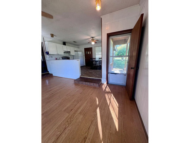 A welcoming 2-bedroom, 1.5bath home in the quiet Meadowbrook - photo 9