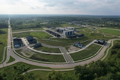 Welcome to Lakeshore Commons! This vacant lot is located in one - photo 4