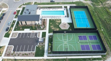 Welcome to Lakeshore Commons! This vacant lot is located in one - photo 8