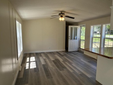 Just enough! 1998 Skyline single wide mobile home, two bedrooms - photo 5