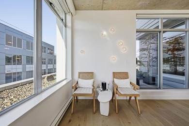 Looking for a sophisticated loft with iconic Vancouver views? - photo 11
