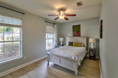 Welcome to your own private retreat in the highly sought-after - photo 12