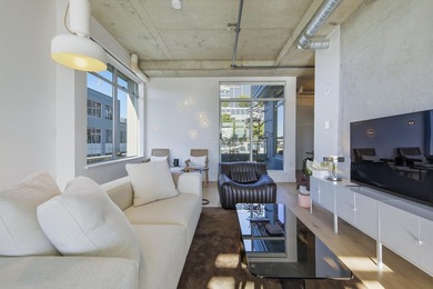 Looking for a sophisticated loft with iconic Vancouver views? - photo 16