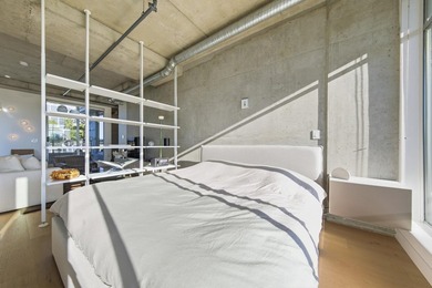 Looking for a sophisticated loft with iconic Vancouver views? - photo 19