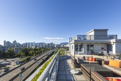 Looking for a sophisticated loft with iconic Vancouver views? - photo 26