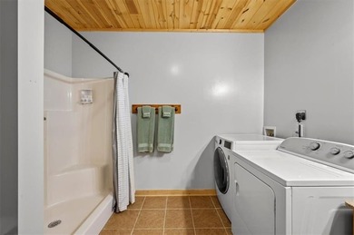 Stunning 3 bed 3 bath log cabin on 2.82 acres of serenity with a - photo 32