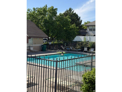 FANTASTIC OPPORTUNITY TO PURCHASE A (RARELY AVAILABLE) TOP LEVEL - photo 2