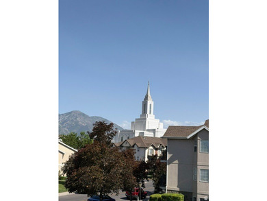 FANTASTIC OPPORTUNITY TO PURCHASE A (RARELY AVAILABLE) TOP LEVEL - photo 3