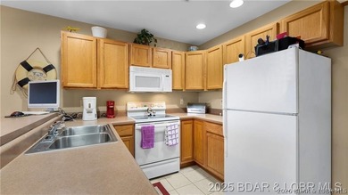 This well maintained, 2nd tier, Ledges Condo, with a lake view - photo 22