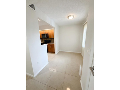 Perfectly convenient to the Pembroke Road gate with no long